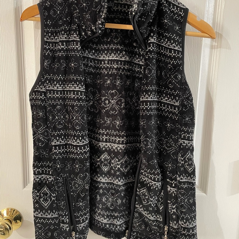 Women's Lena Black & White Fleece/Plush Full Zip Vest